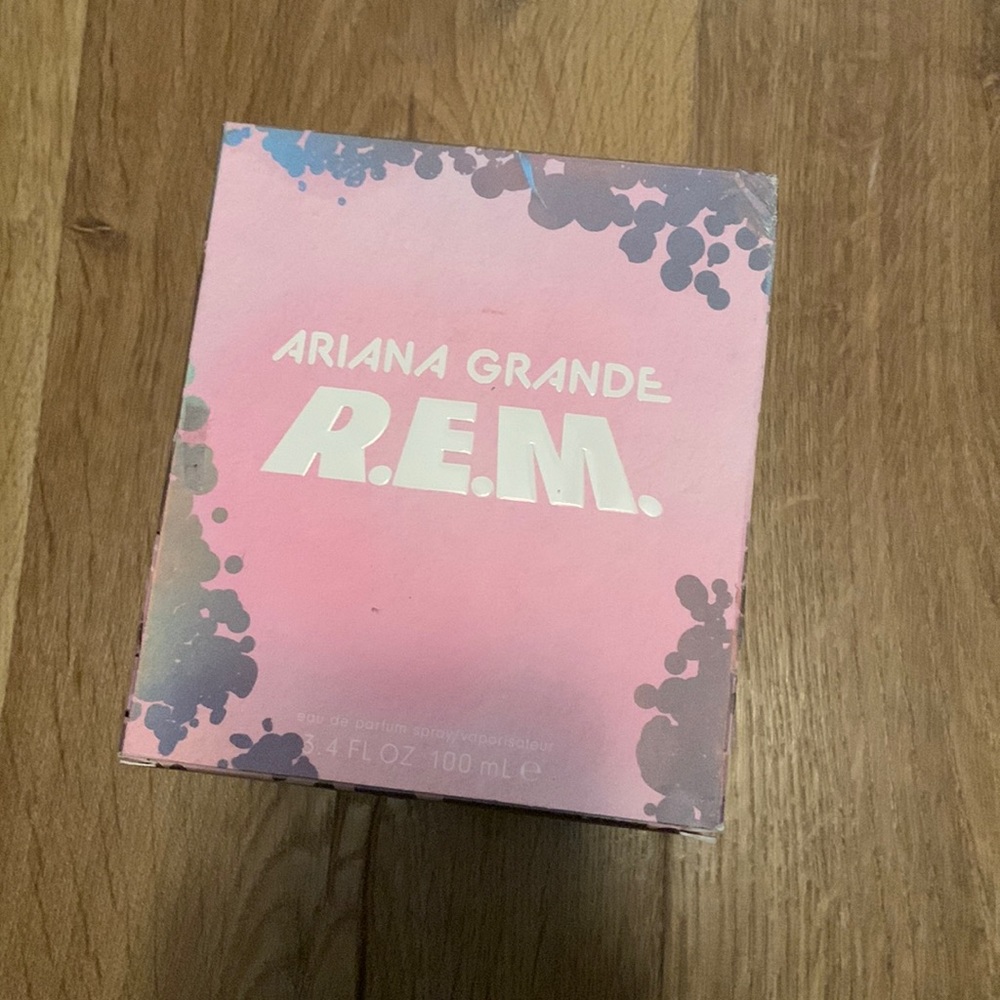 Ariana Grande R.E.M. Perfume 3.4 oz 😍